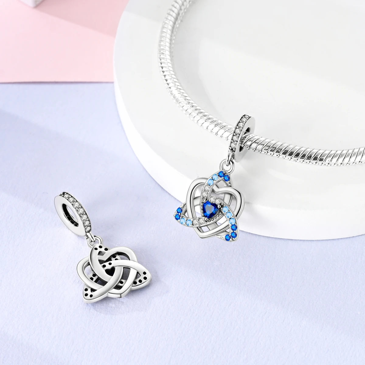 Bracciale Charm Argento 925 - Perle Blu, Gioielli Fai Da Te, Design Moderno e Minimalista Crea il tuo gioiello unico! Perle in argento sterling e charm eleganti.