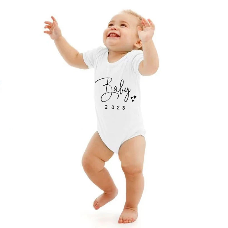 TUTINA IN COTONE "MOM+DAD=ME" - Morbida, Divertente e Piena d'Amore!