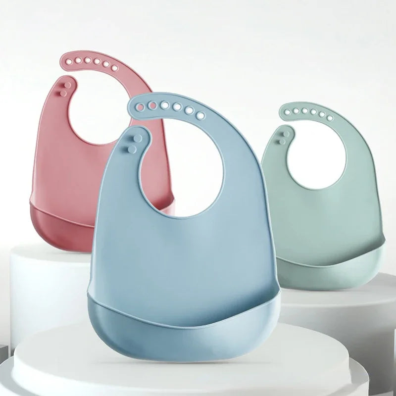 👶 BAVAGLINO IN SILICONE MORBIDO - Impermeabile, Regolabile e Super Pratico!