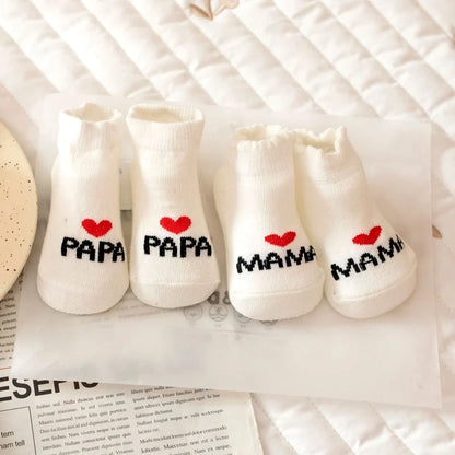 2 Paia di Calzini Neonato "MAMA & PAPA" – Regalo Perfetto per Bebè! 👶❤️