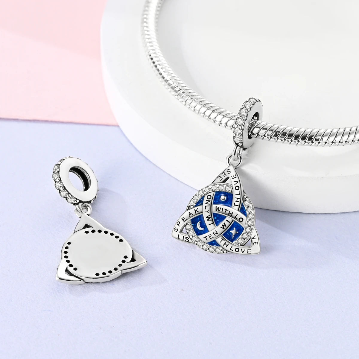 Bracciale Charm Argento 925 - Perle Blu, Gioielli Fai Da Te, Design Moderno e Minimalista Crea il tuo gioiello unico! Perle in argento sterling e charm eleganti.